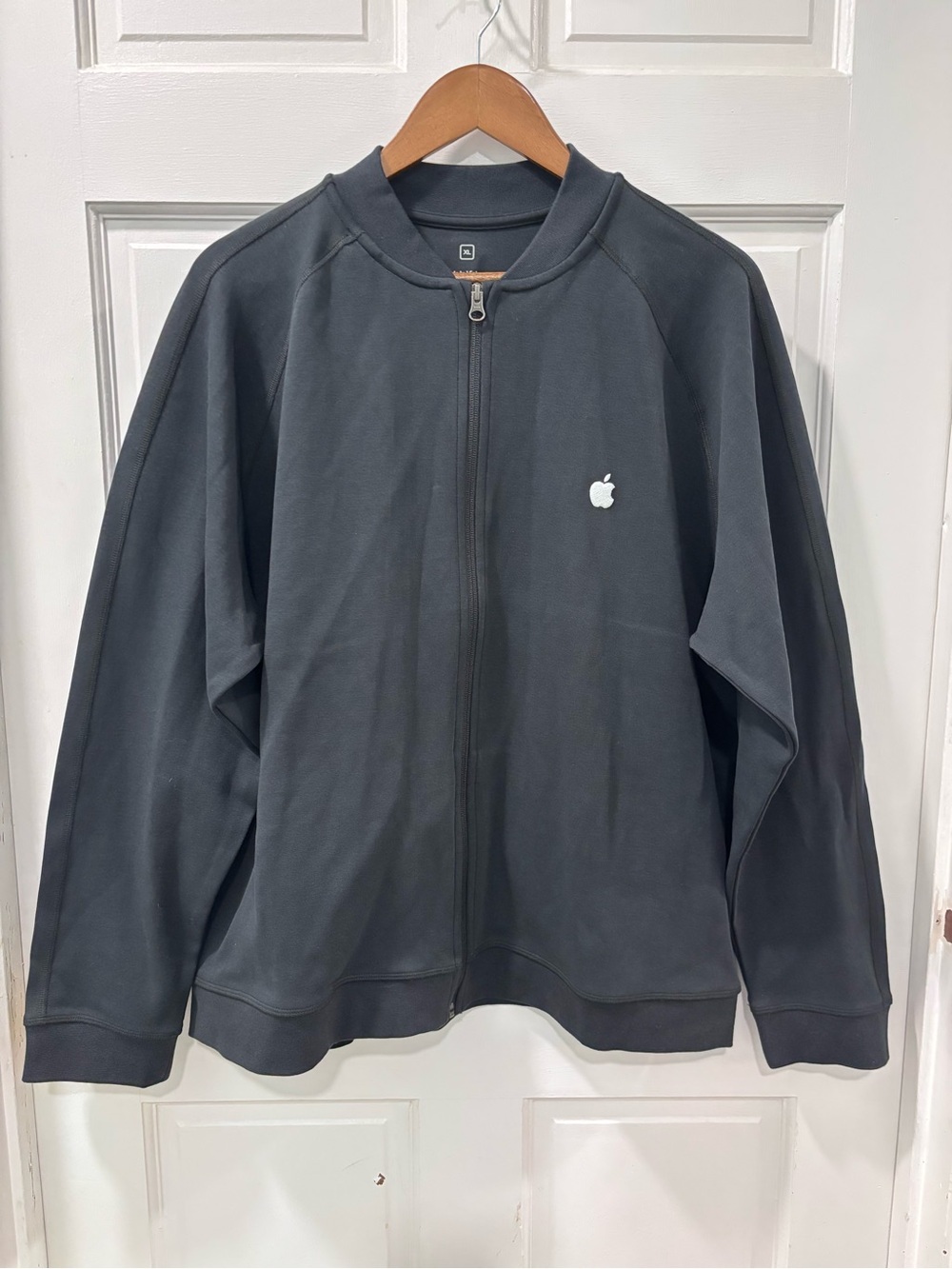 Apple Employee Uniform Men’s Full Zip Sweatshirt Size XL Black Chest Logo NWOT